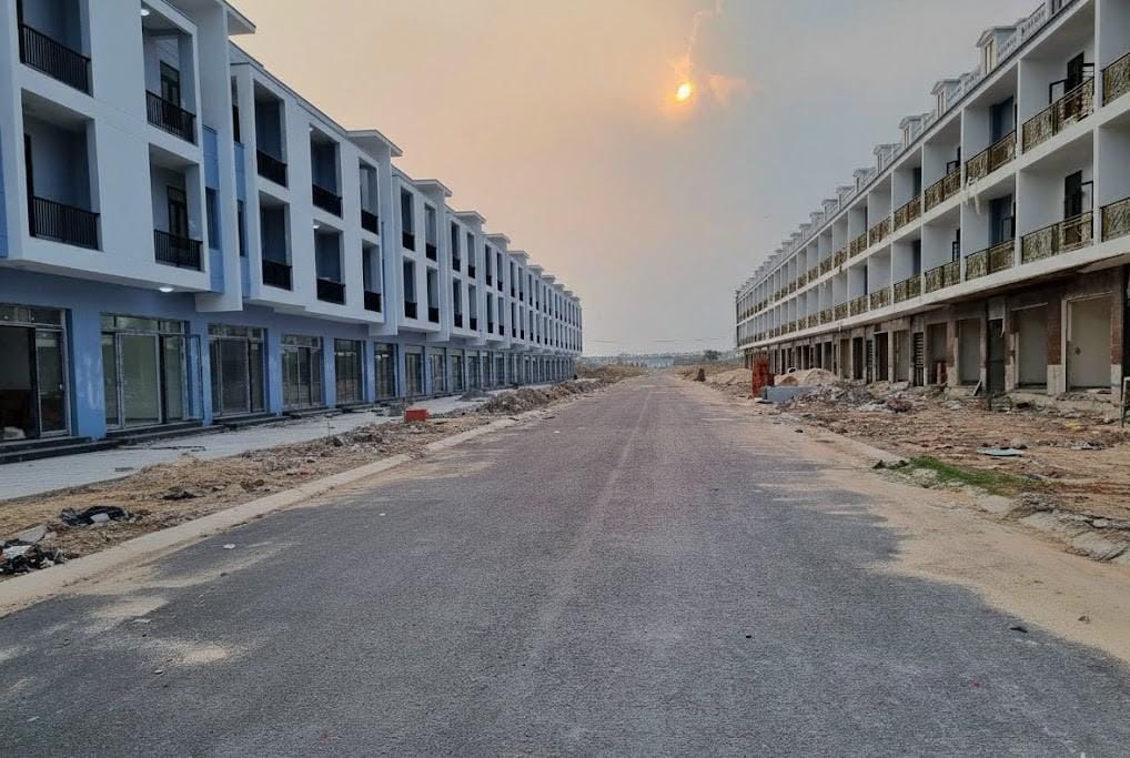 Nhà liền kề khu tái định cư Chơn Thành 01